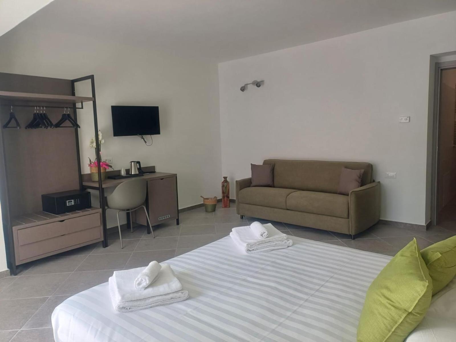 Domo Annalisa Hotel ตอร์โตลี ภายนอก รูปภาพ