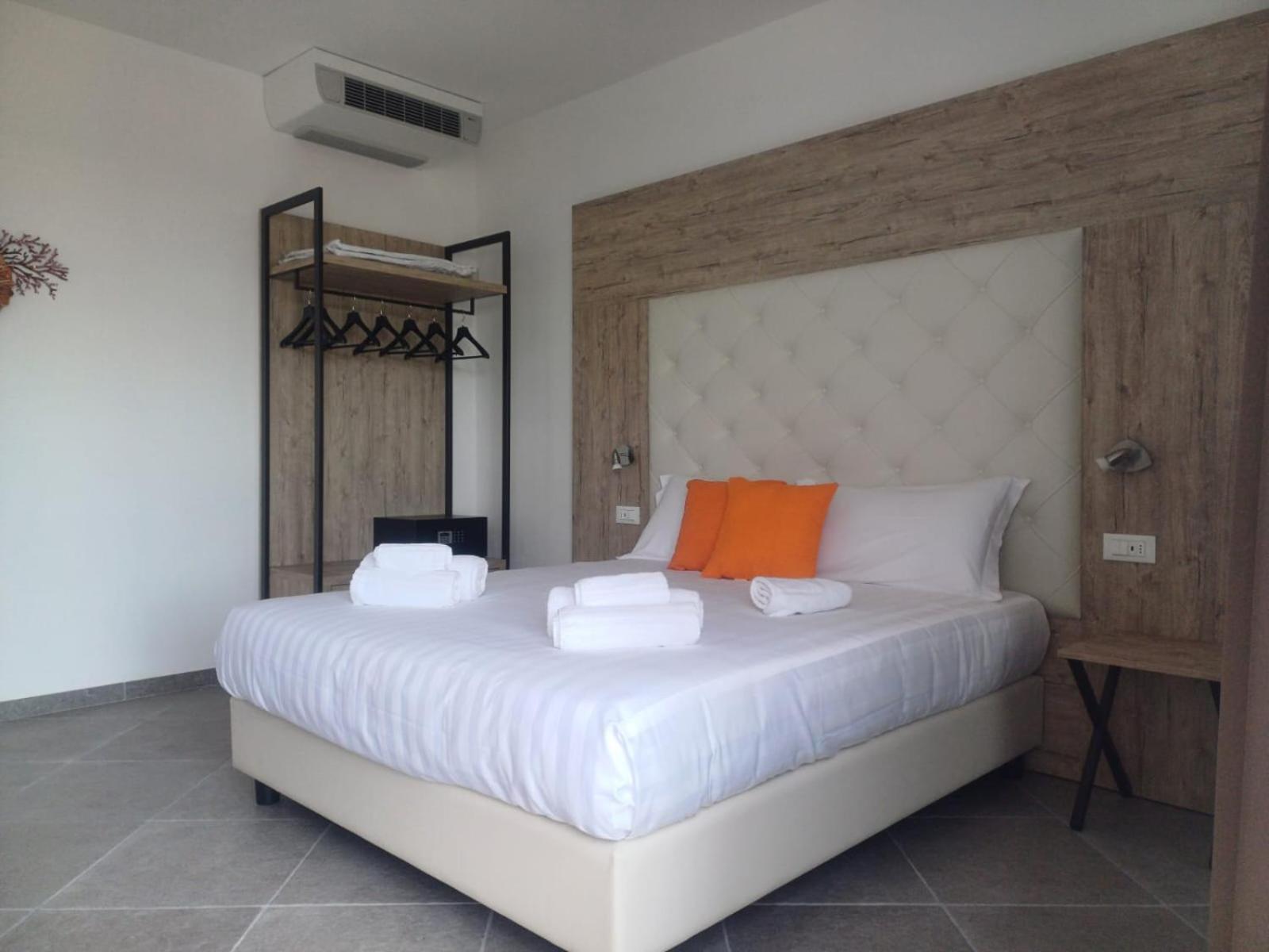 Domo Annalisa Hotel ตอร์โตลี ภายนอก รูปภาพ